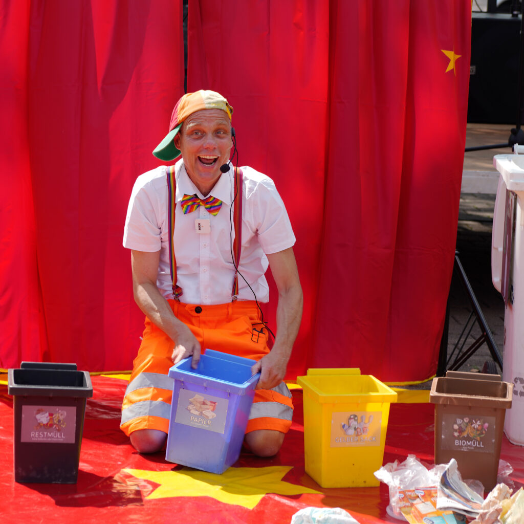 ...und Müll sortieren.